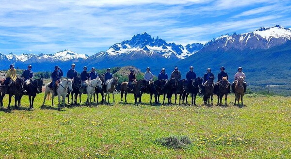 טיול סוסים בסרו קסטלו, הקרטרה אוסטרל, פטגוניה, צ'ילה